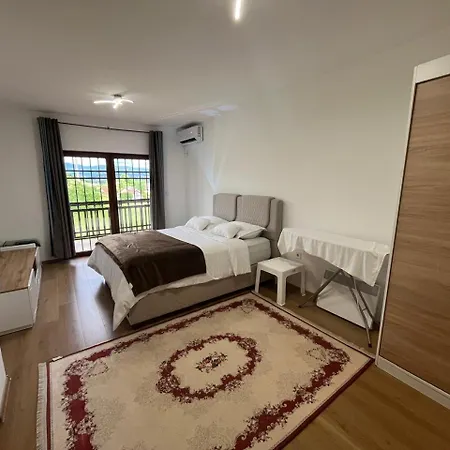 Nyaraló Pine House *