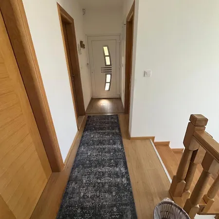 Pine House بيت للعطل