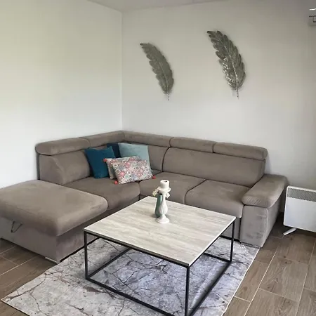 Nyaraló Pine House *