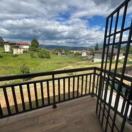 Nyaraló Pine House *